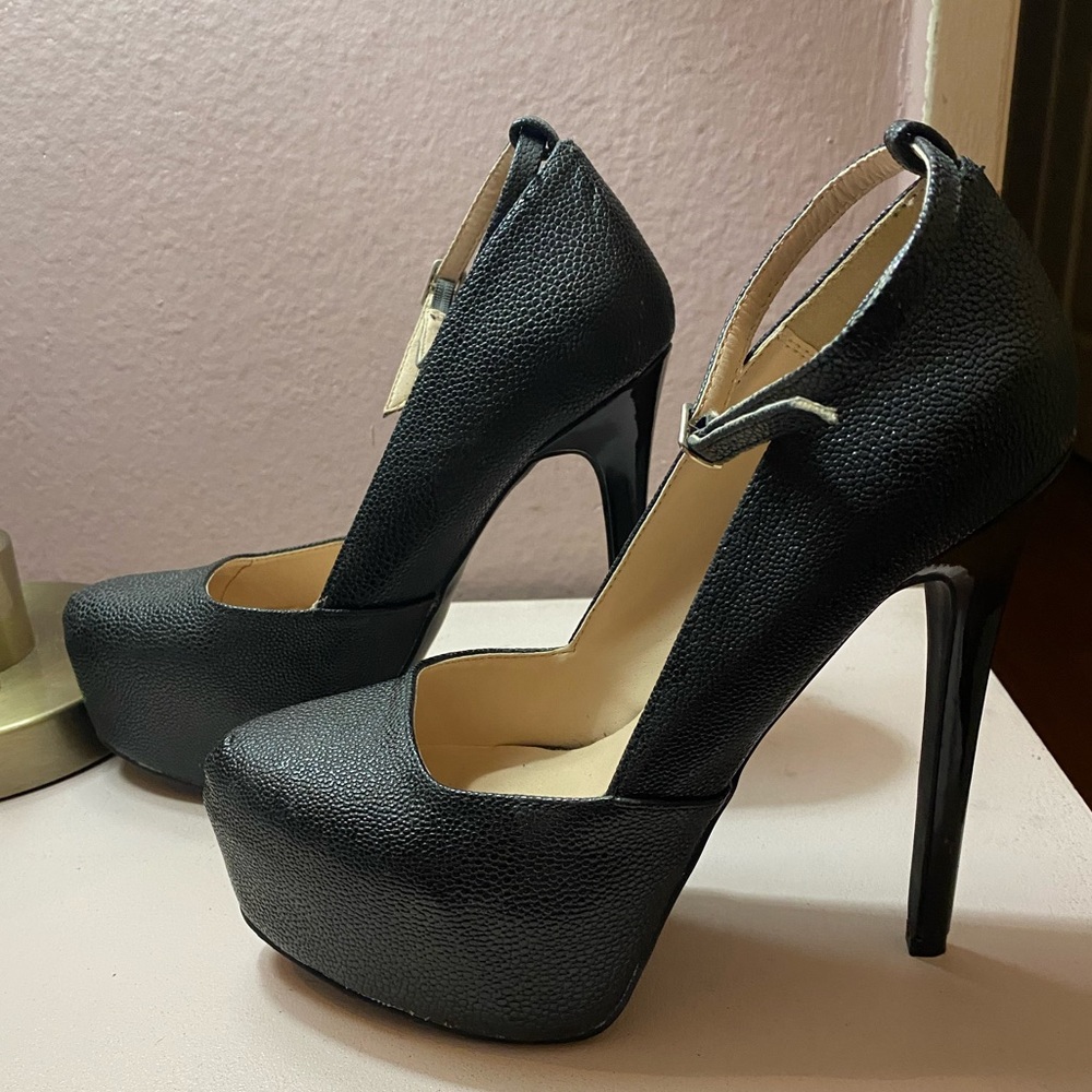 SEXY PLATFORM STRAPPED HEELS